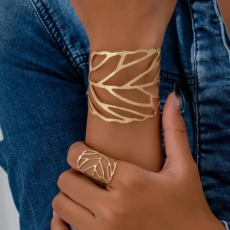 Vintage náramek s listovým vzorem