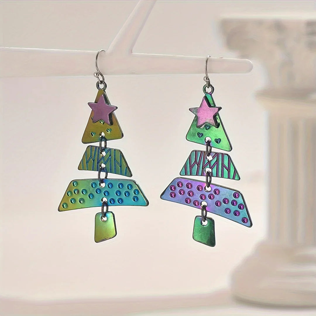 Visací náušnice ve tvaru vánočního stromu z různých kovů