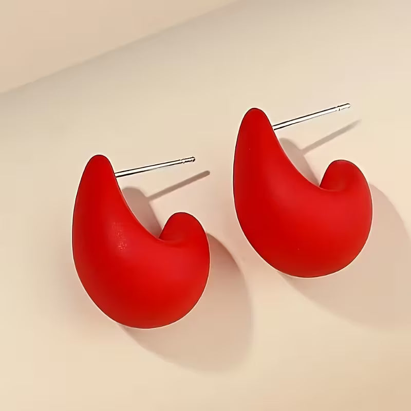 Náušnice ve tvaru C, elegantní a minimalistické