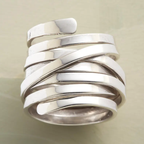 Geometrický kovový prsten