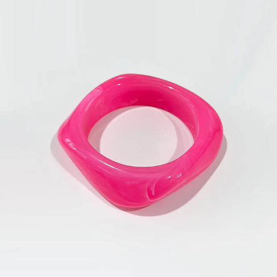 Barevný čtvercový náramek z akrylu