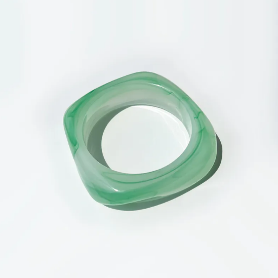 Barevný čtvercový náramek z akrylu