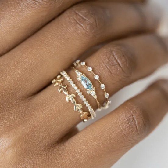 Čtvercový prsten ze zirkónu se čtyřmi diamanty