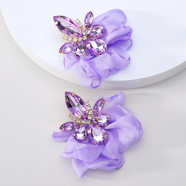 Barevné náušnice ve tvaru květu z okvětních lístků